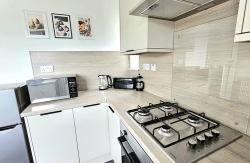 Glasgow House | Charming 3-Bed Oasis-free parking