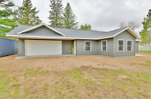Pine River House | Charming 3-bedroom 2-bath house on Paul Bunyan State Trail in Pine River.