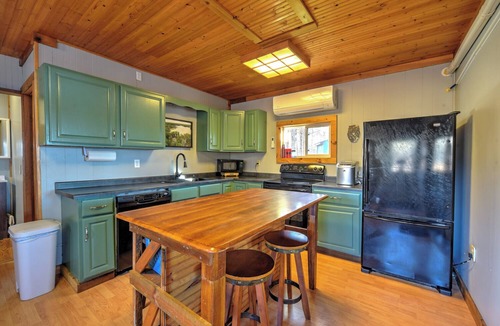 Webster Cabin | Charming 3-bedroom cabin with AC and WiFi in tranquil Webster