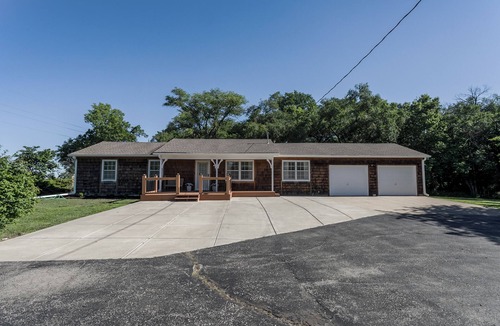 De Soto House | Charming 3-bedroom country house in tranquil De Soto near Kansas City