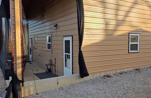 Johnson County Other | Charming 3 bedroom farmhouse in Centerview, MO. Close to Warrensburg and UCM.
