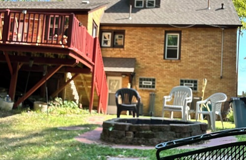 Youngstown House | Charming 3-bedroom house with AC, centrally located Mill Creek Park Youngstown