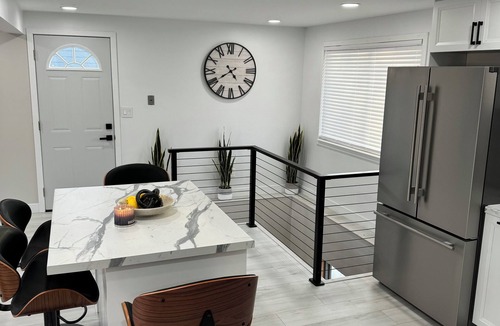Glasgow House | Charming 3-bedroom house with WiFi, AC in Glasgow. No animals allowed.