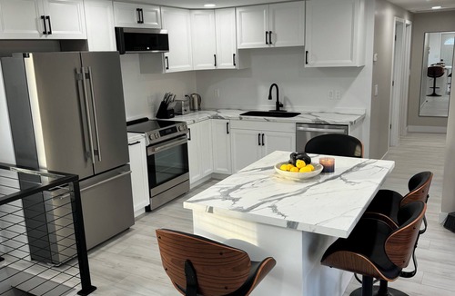 Glasgow House | Charming 3-bedroom house with WiFi, AC in Glasgow. No animals allowed.