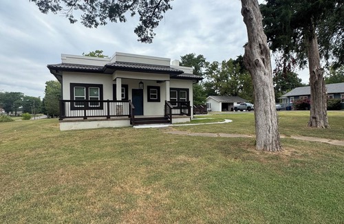Vinita House | Charming 3-bedroom house in Vinita which in a 20 minute drive to Grand Lake!