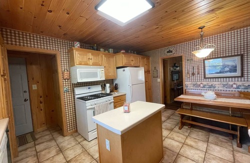 Siren House | Charming 3+ bedroom lake home on clean Dunham Lake, includes WiFi & laundry.