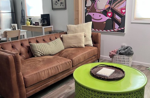 Columbus House | Charming 3 Bedroom, Newly Renovated Home Near the Columbus Airport. Full Gym.