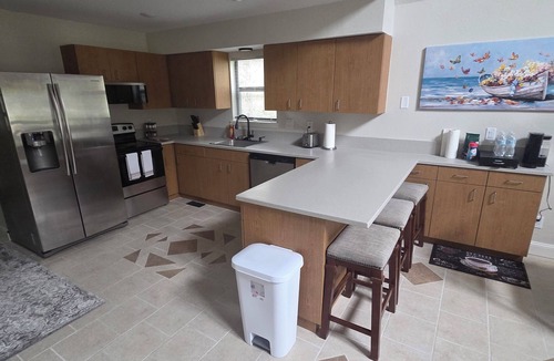Warsaw House | Charming 3-bedroom plus extra beds in the basement living room in lovely Warsaw