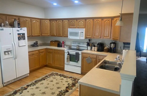 Boalsburg House | Charming 3-bedroom townhome with AC and WiFi in Boalsburg - 10 min from PSU.