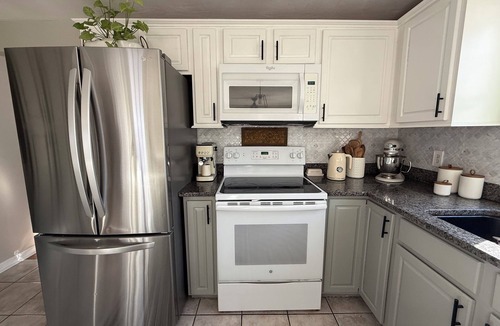Charlestown House | Charming 3-bedroom house in delightful Charlestown with AC sleeps 8 beach pass