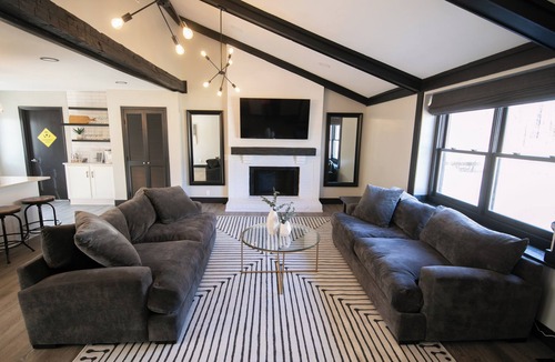 Indianapolis House | Charming 3 Bedroom Ranch in Keystone at the Crossing