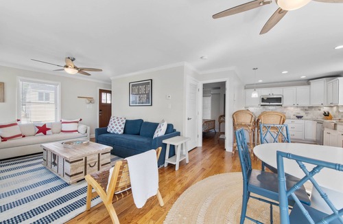 Biddeford Pool House | Charming 4-bedroom cape on Hills Beach Road