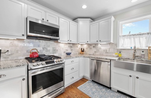 Biddeford Pool House | Charming 4-bedroom cape on Hills Beach Road