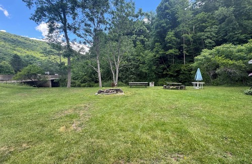 Wellsboro Cabin | Charming 4-bedroom cabin in Morris perfect for relaxing getaways by the creek