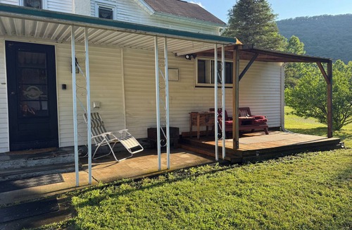 Wellsboro Cabin | Charming 4-bedroom cabin in Morris perfect for relaxing getaways by the creek