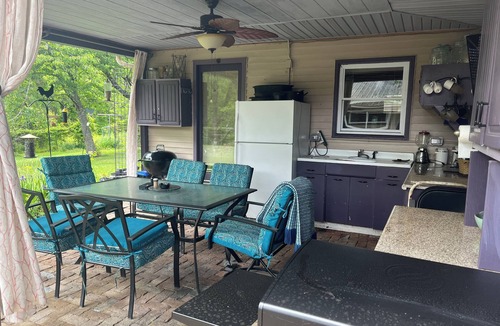 Pomeroy Bed & Breakfast | Charming 4-bedroom country home; AC and full kitchen between Pomeroy & Athens