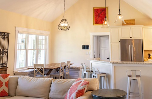 Tisbury House | Charming 4-bedroom family home with WiFi and AC in Vineyard Haven.