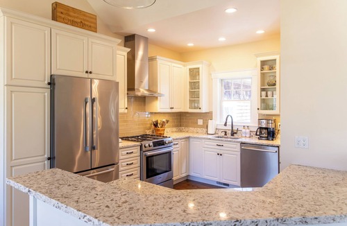 Tisbury House | Charming 4-bedroom family home with WiFi and AC in Vineyard Haven.