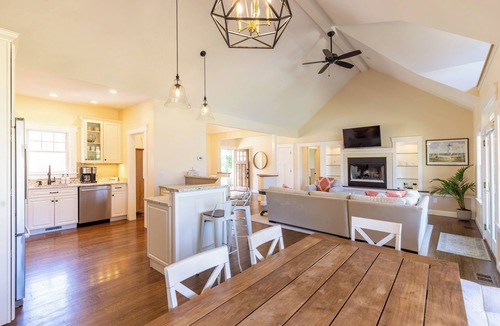 Tisbury House | Charming 4-bedroom family home with WiFi and AC in Vineyard Haven.