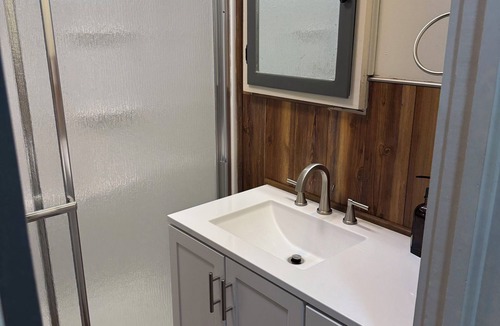 Enid House | Charming 4-bedroom farmhouse built in 1936. Has WiFi and AC in Enid!