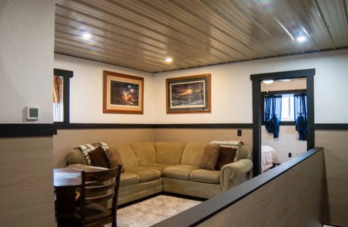 Brill House | Charming 4-bedroom house in Sarona with AC, WiFi. Enjoyable getaway. Dired