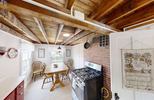 Bailey Island Cottage | Charming 4 bedroom Classic Maine Cottage located near the giant stairs.