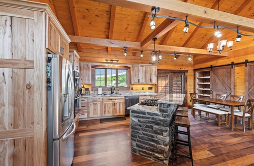 Laurelville Cabin | Charming 5-bedroom Cabin with Movie Theater, Hot Tub, and WiFi