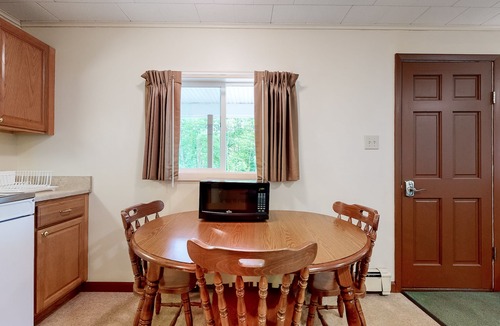 Lincoln House | Charming and causal motel in a great location with shared resort amenities