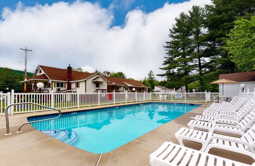 Lincoln House | Charming and causal motel in a great location with shared resort amenities