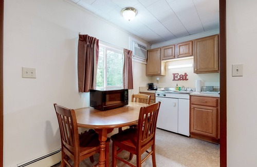 Lincoln House | Charming and causal motel in a great location with shared resort amenities