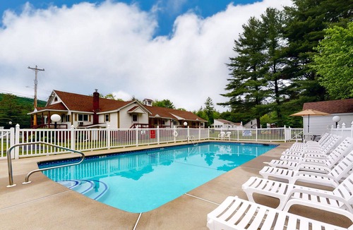 Lincoln House | Charming and causal motel in a great location with shared resort amenities