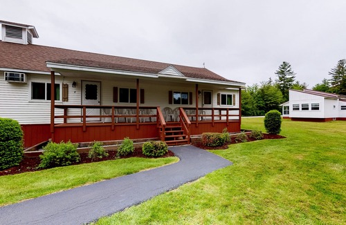 Lincoln House | Charming and causal motel in a great location with shared resort amenities