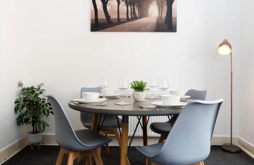Newcastle-upon-Tyne Apartment | Charming and comfortable property by Our Home Short Stays very spacious with super fast WiFi close to the Metro Centre and Newcastle City Centre