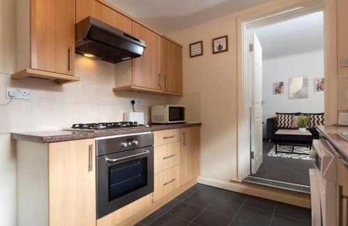 Newcastle-upon-Tyne Apartment | Charming and comfortable property by Our Home Short Stays very spacious with super fast WiFi close to the Metro Centre and Newcastle City Centre