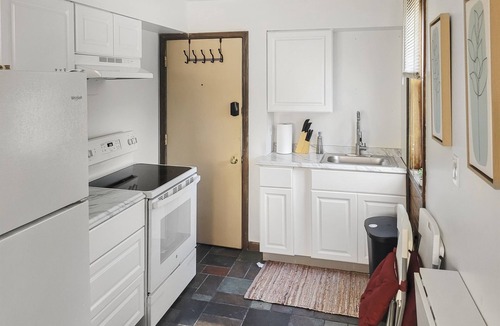 Bay City Apartment | Charming and Cozy Retreat