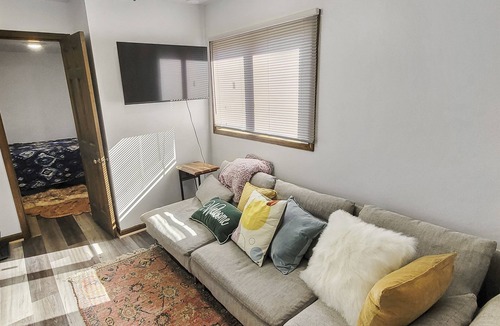 Bay City Apartment | Charming and Cozy Retreat