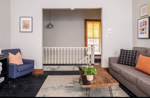 Highlands Apartment | Charming Apartment in the highlands 2bd/1bth