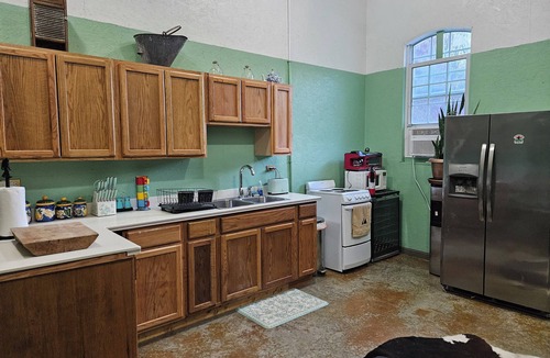 Industrial House | Charming barn with 1 bedroom and AC, fitness room in lovely Salem