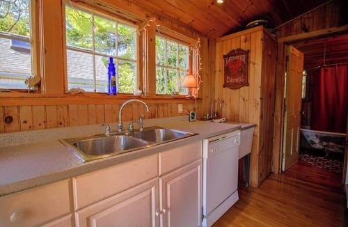 Sebascodegan Island Cabin | Charming Bayview Cottage with Deck, Firepit, Garden - 200