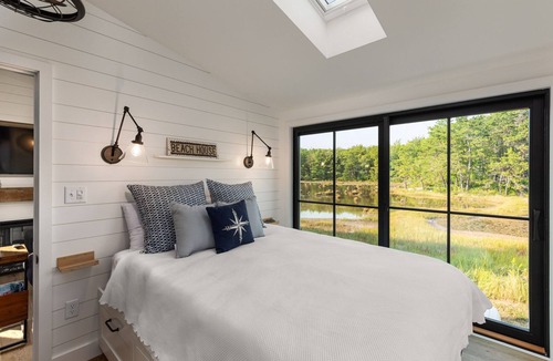 Kennebunkport Cottage | Charming Beach Cottage on the Marsh / Newly Renovated