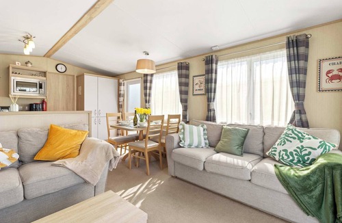 Pevensey Ski Chalet | Charming Beachside Chalet close to clubhouse