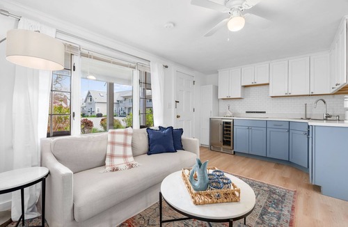 Harwich Port Apartment | Charming Bungalow Near Harwich Port Beach