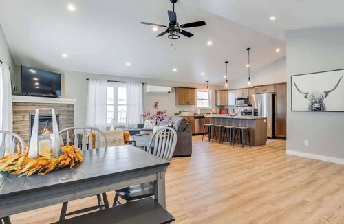 Birchwood House | Charming Cabin by Tagalong Golf Course