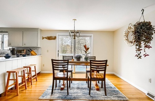 East Harwich House | Charming Cape Cod home, central to everything! Pet-friendly!