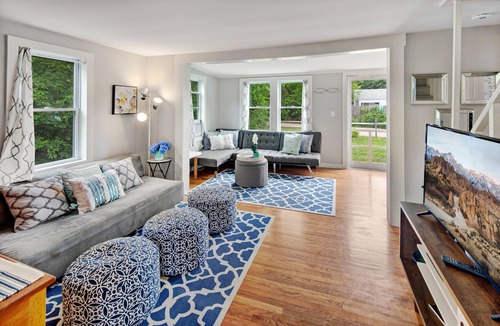 Edgartown House | Charming Cape Cod Style Cottage in Edgartown Village