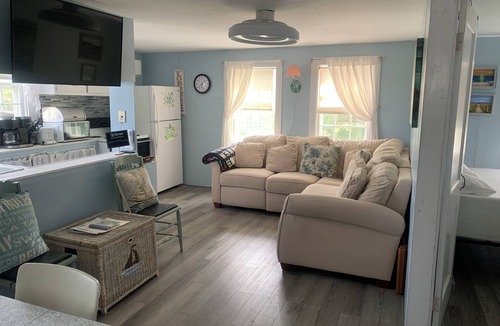 East Sandwich Cottage | Charming Cape Cod Private Beach Cottage at the Bay!