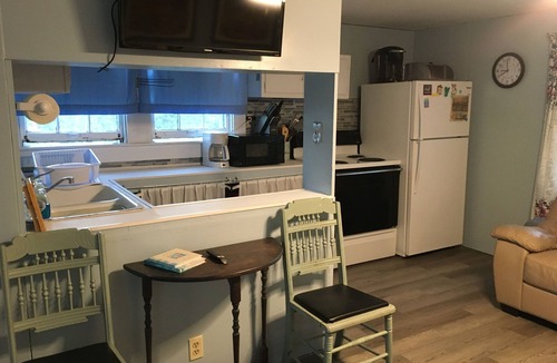 East Sandwich Cottage | Charming Cape Cod Private Beach Cottage at the Bay!