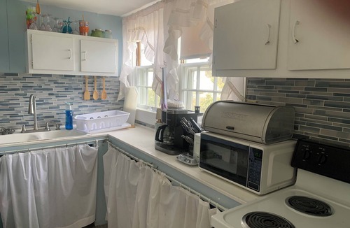 East Sandwich Cottage | Charming Cape Cod Private Beach Cottage at the Bay!