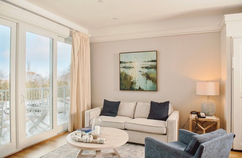Bay Harbor Condo | Charming Captain Suite 204 in Bay Harbor, perfect for couples with a cozy vibe.