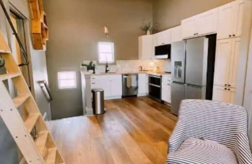 Indianapolis Apartment | Charming Carriage house in Popular Bates Hendricks